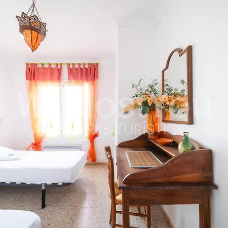 Wehostyou - Belle Maison Roses, Mas Bosca 12 Holiday home *